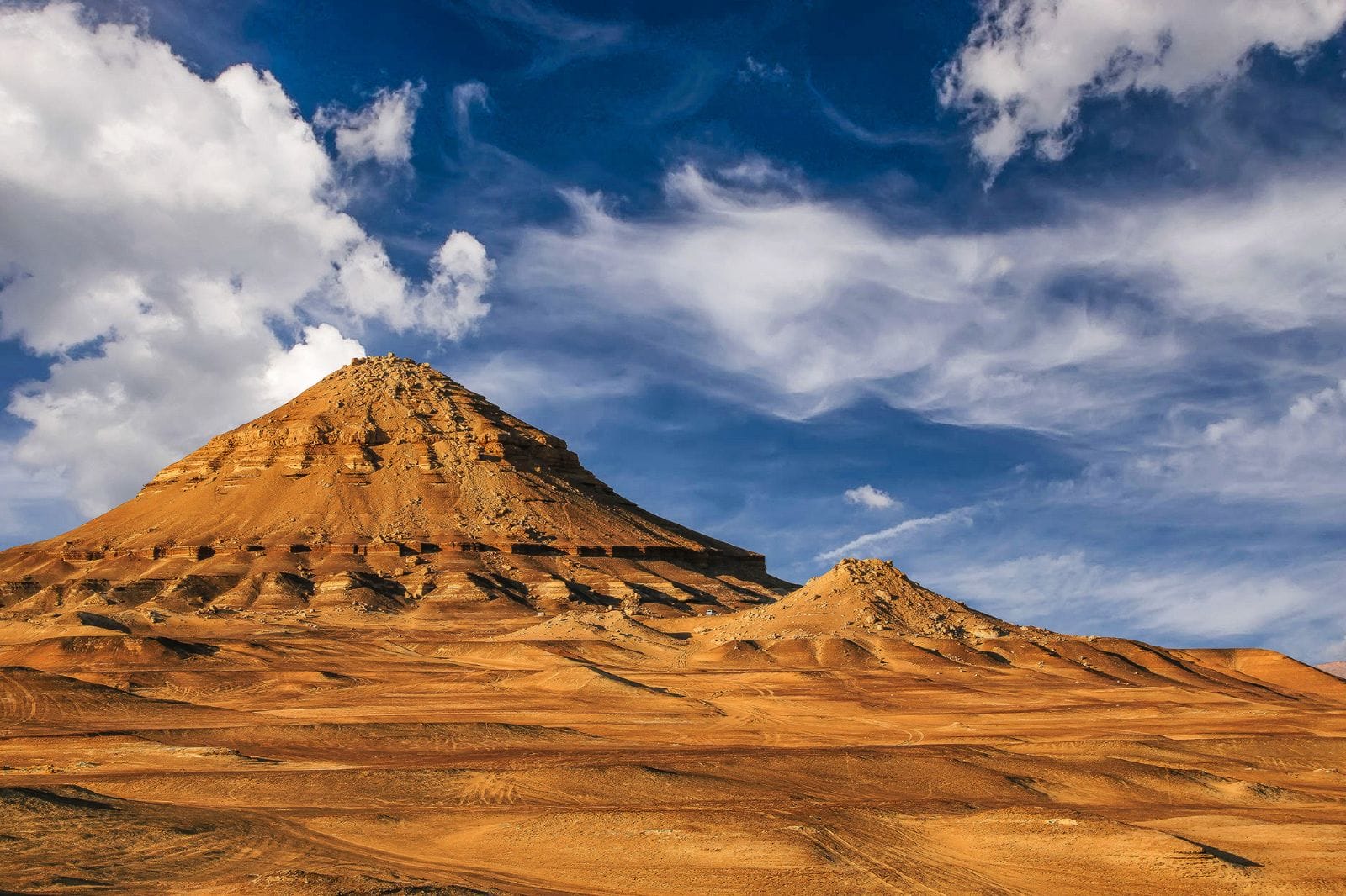 Timeless Egypt: The Wonders of Bahariya Oasis & Black and White Deserts