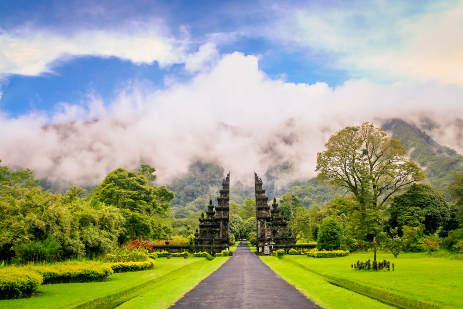Summer Wonders of Southeast Asia: Five-Star Thailand, Cambodia, Vietnam & Bali