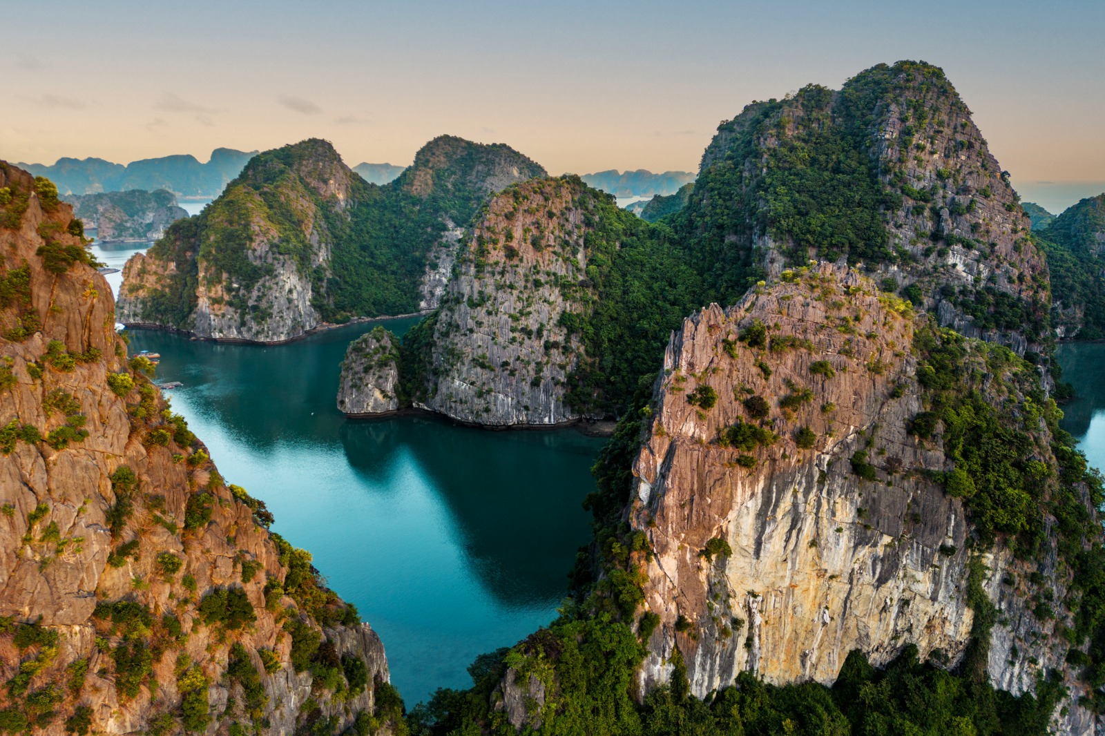 Highlights of Vietnam & Bali: Vietnam Wonders & Balinese Bliss