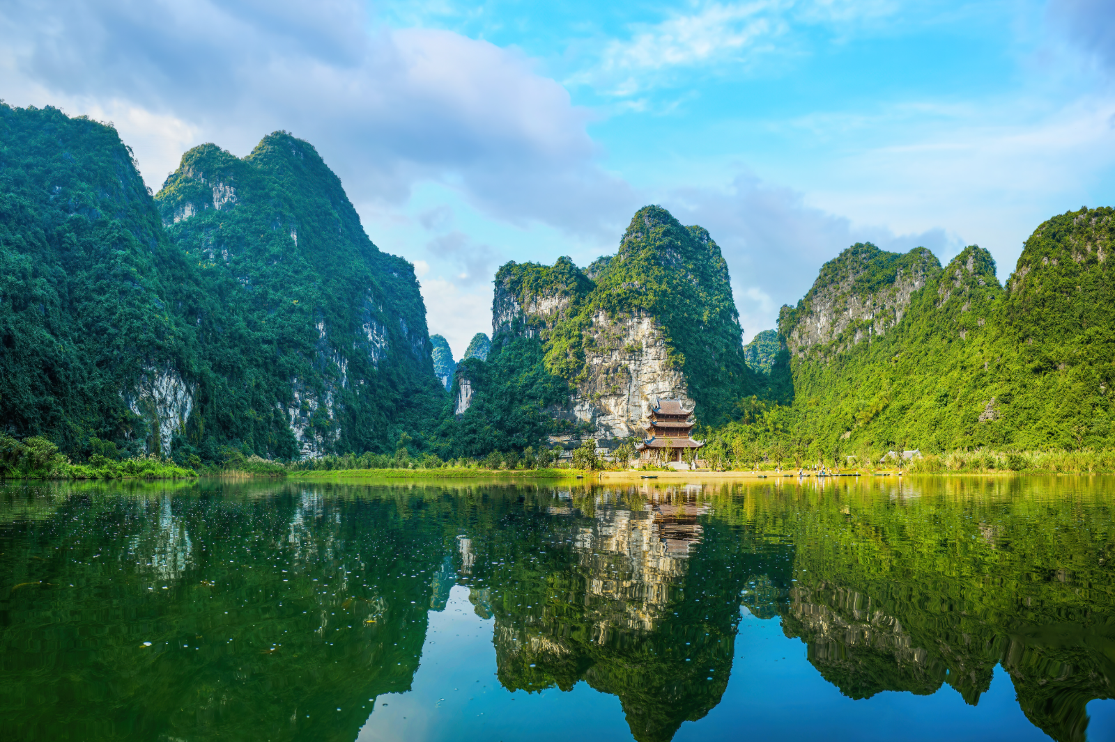 Southeast Asia Wonders Unlocked: Thailand, Cambodia & Vietnam Your Way