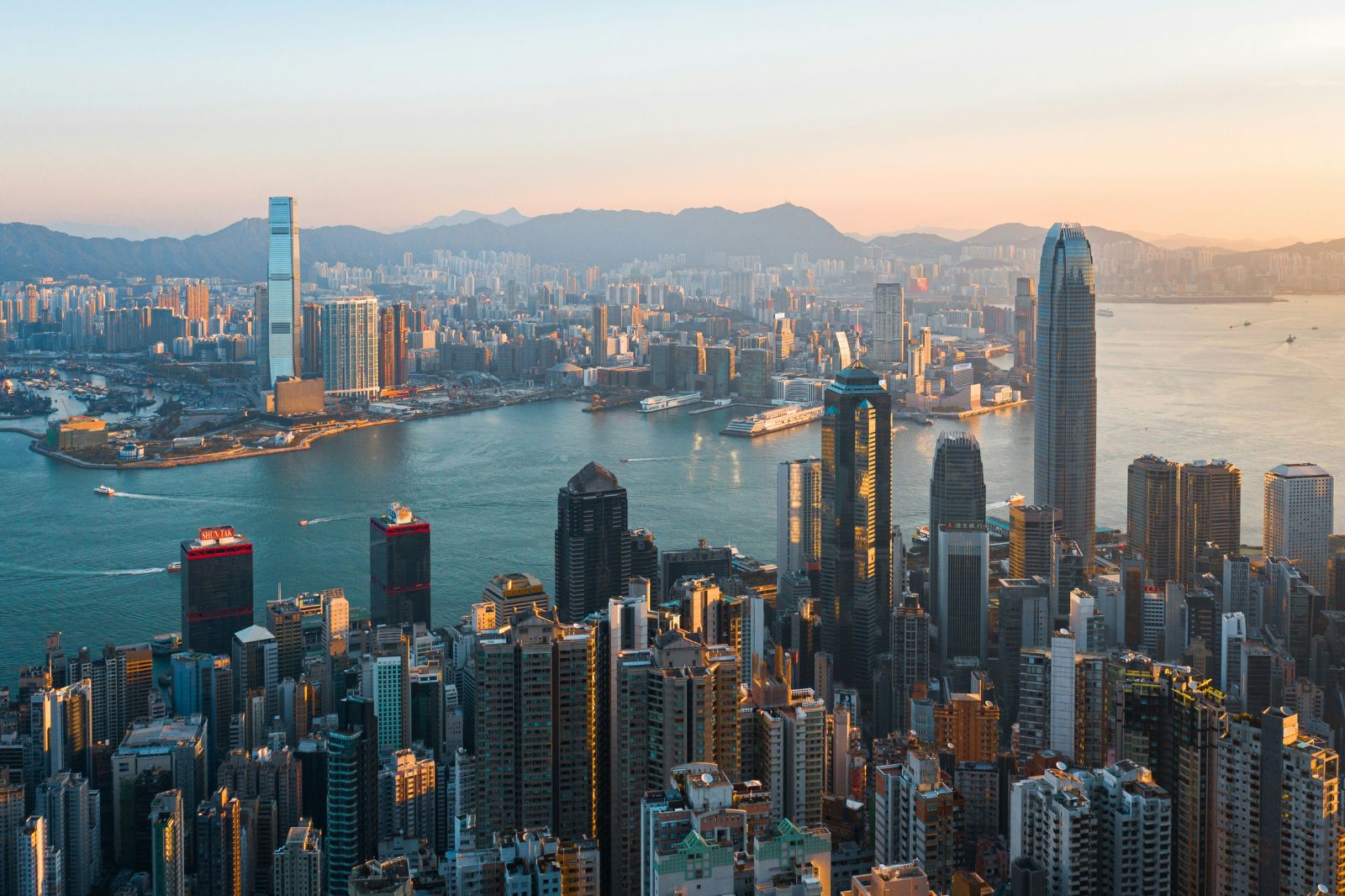 Summer Wonders of Hong Kong: Experience the Orient’s Icons In Style