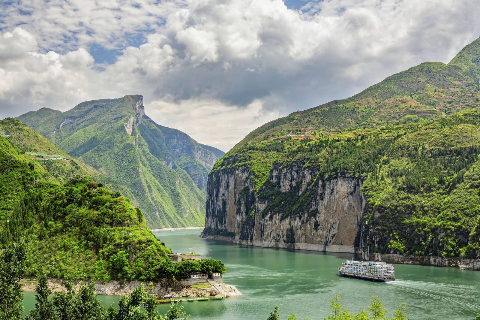 The Highlights of East Asia: Japan, Korea & China Featuring the Yangtze River