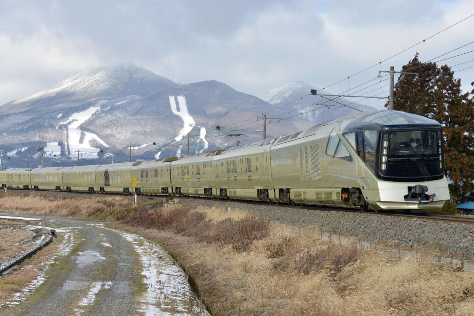 Luxury Aboard Shiki-Shima & Timeless Traditions