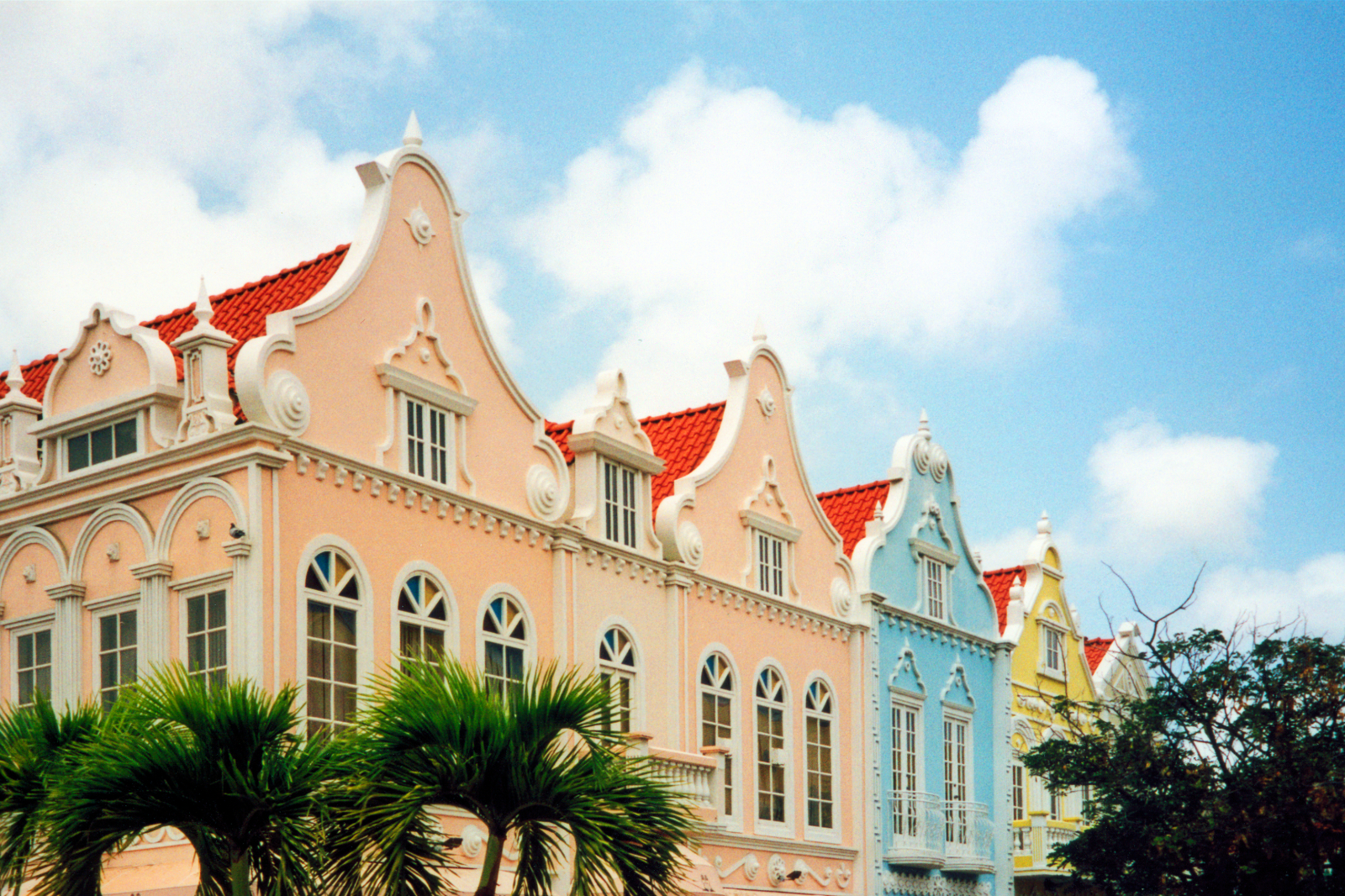 Depart and Arrive in Oranjestad