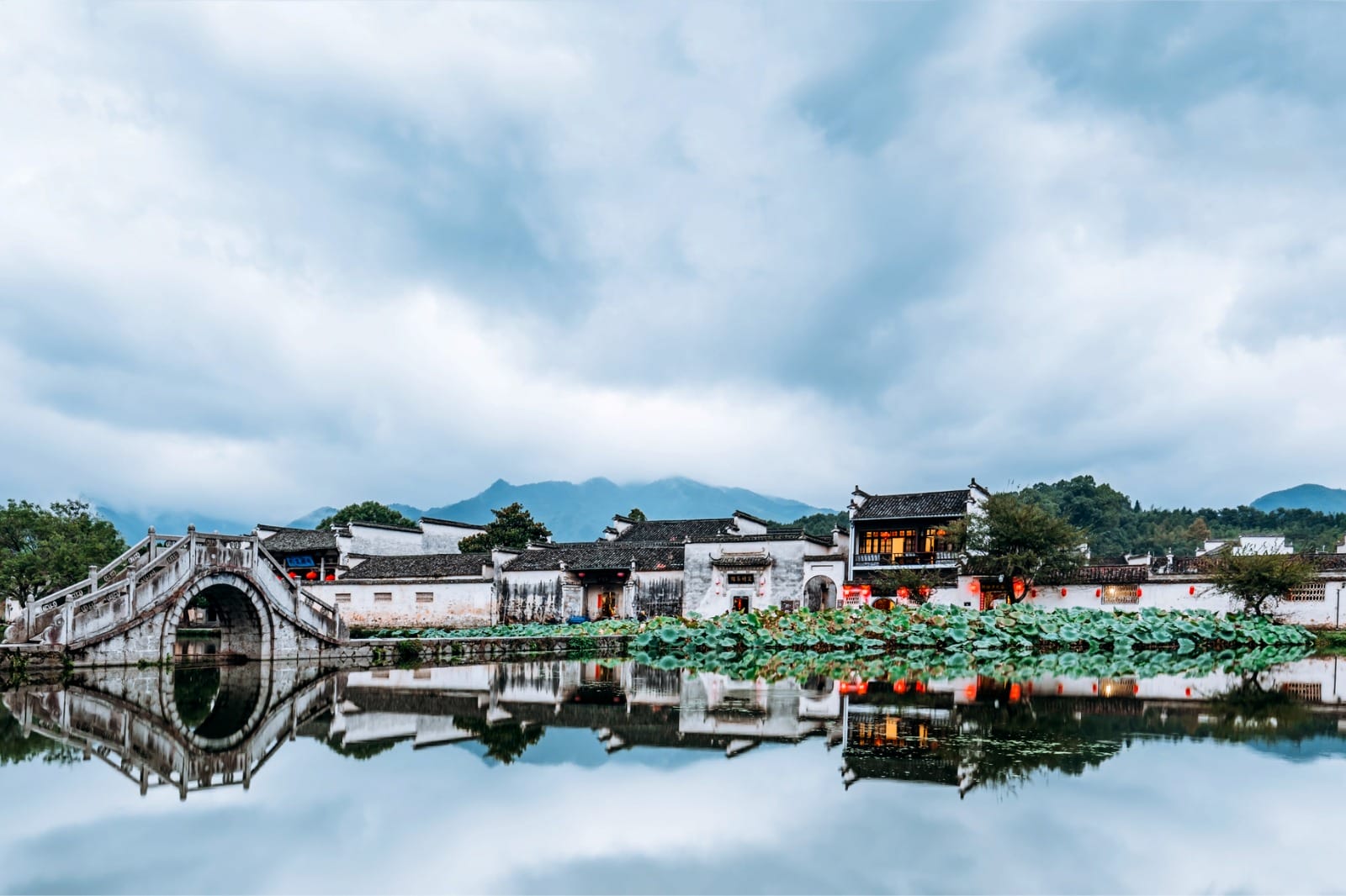 Huangshan to Hongcun to Huangshan City (Tunxi Ancient Street)