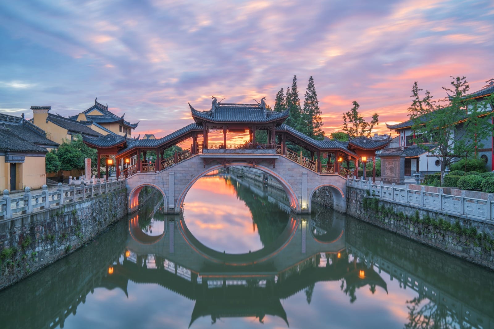 Kaifeng to Suzhou - A Garden of Refined Beauty