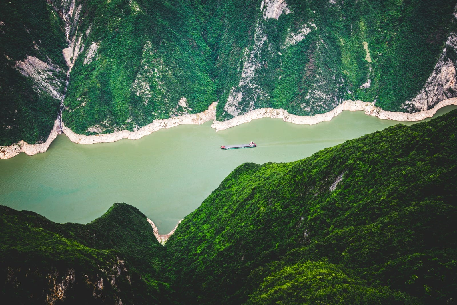 Essence of China: From Imperial Beijing to the Yangtze & Shanghai’s Glow