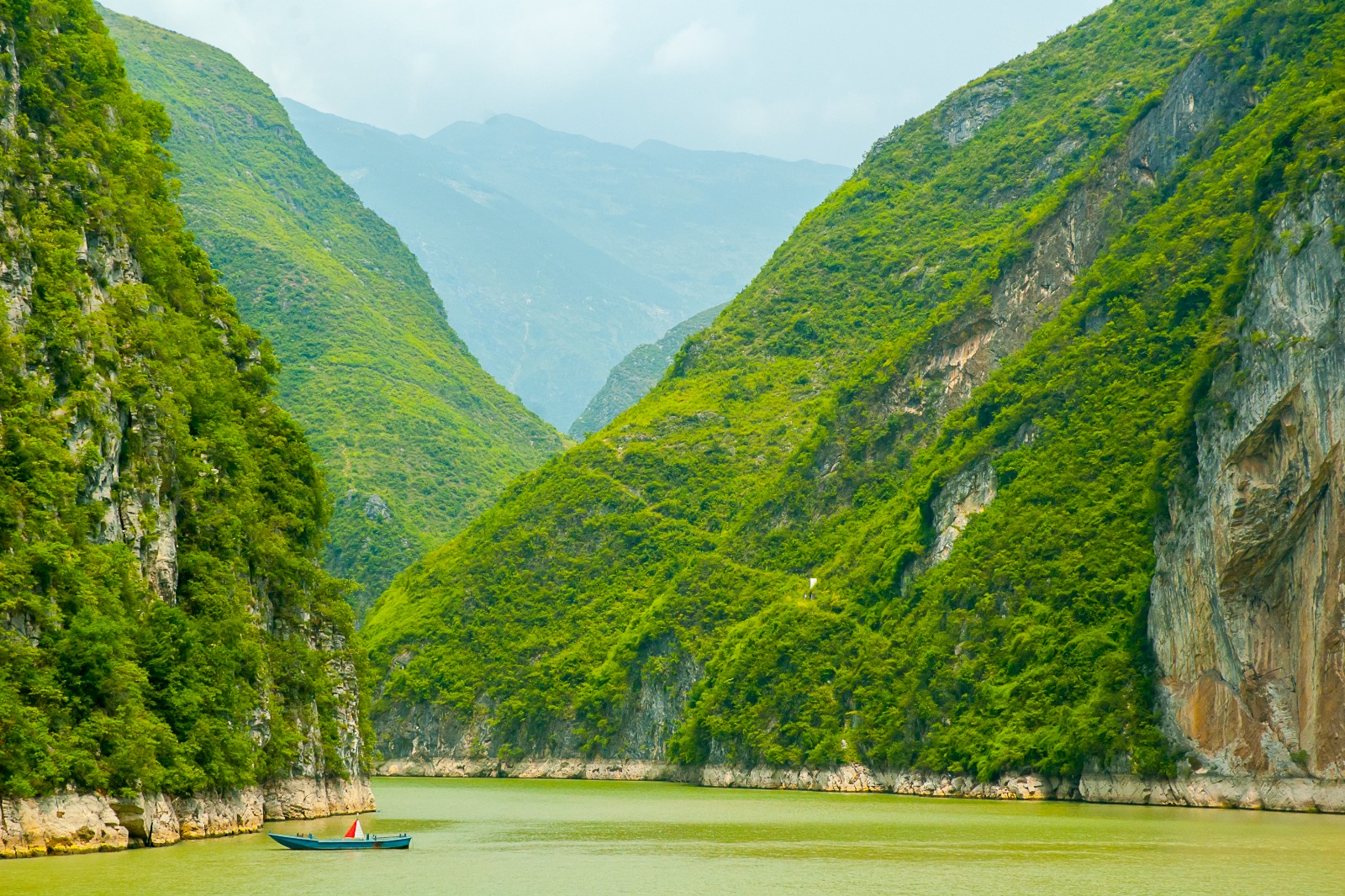 Yangtze River Cruise - Wu George and Qutang George