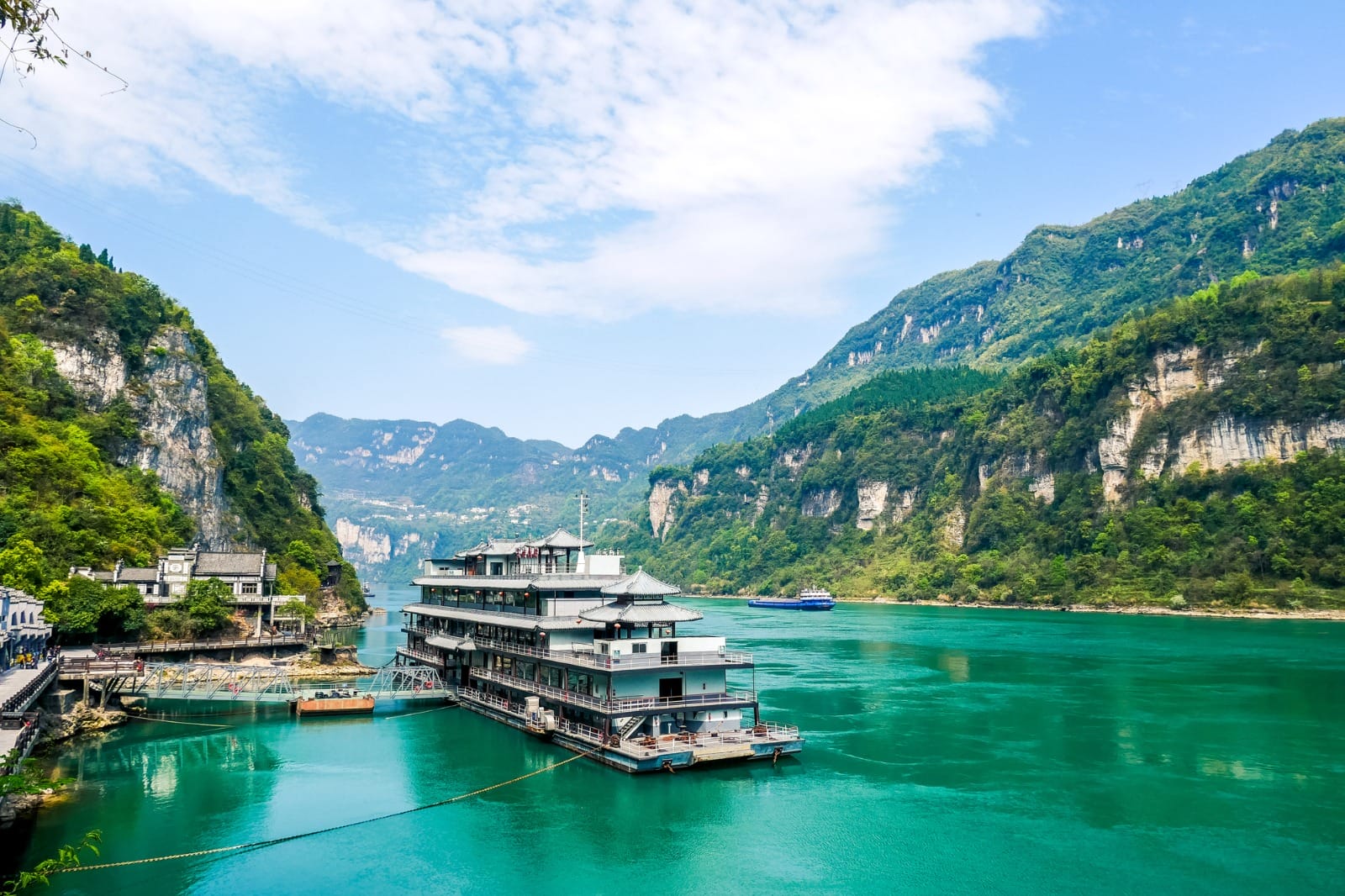 Shanghai to Yichang (Embarkation) 