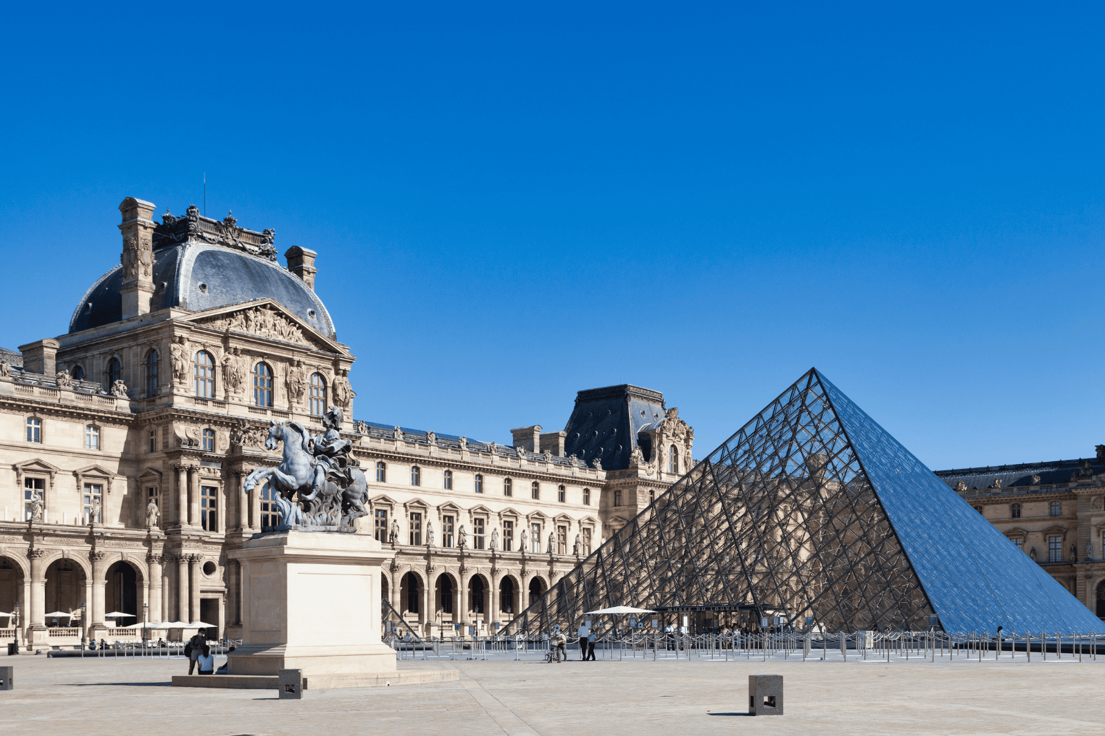Arrive in Paris