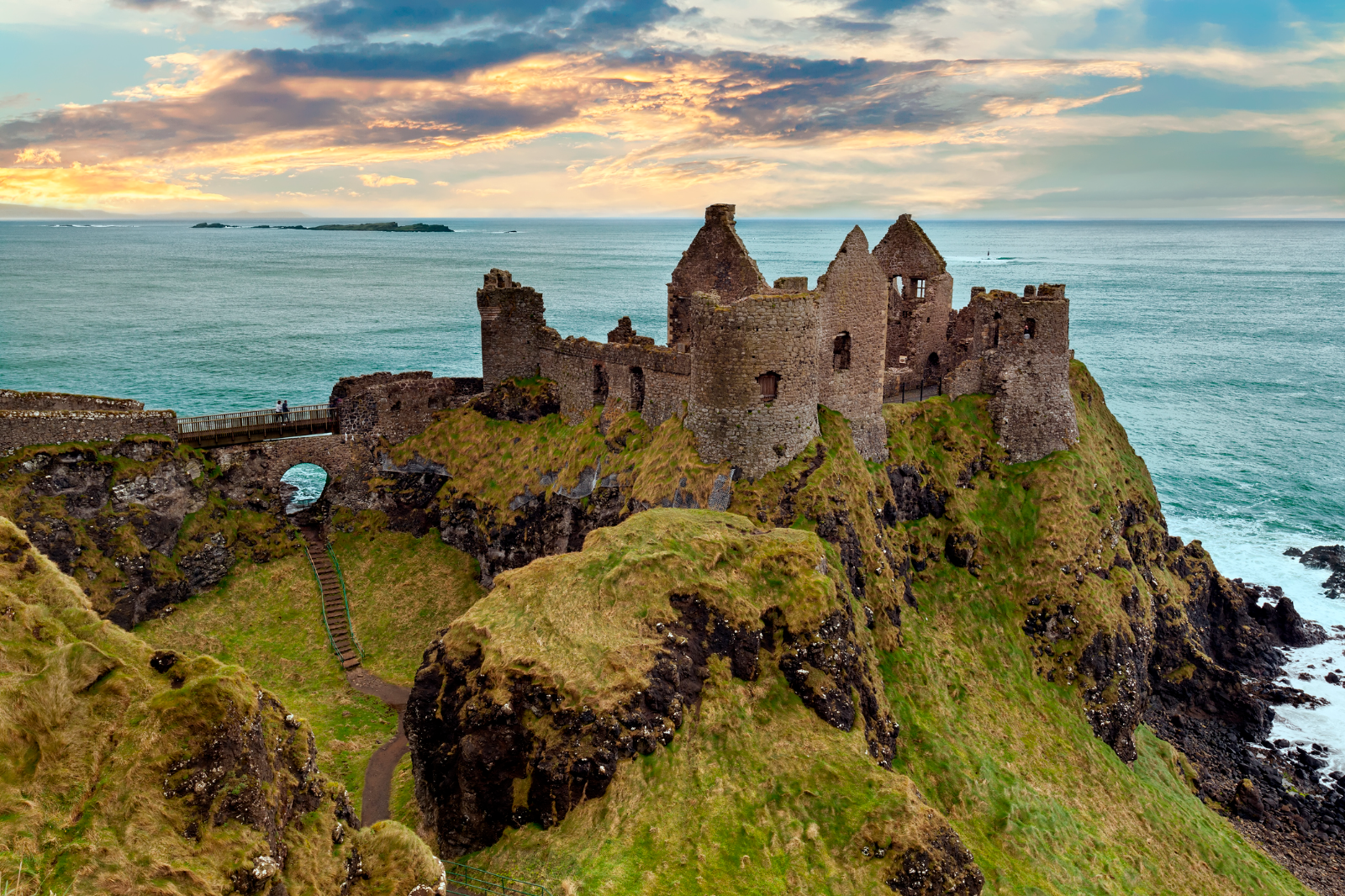 Belfast to Cushendun to Ballycastle to Bushmills to Giants Causeway to Derry